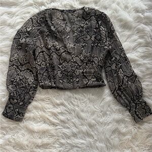 Zara Black and White Fitted Crop Blouse with Long Sleeves